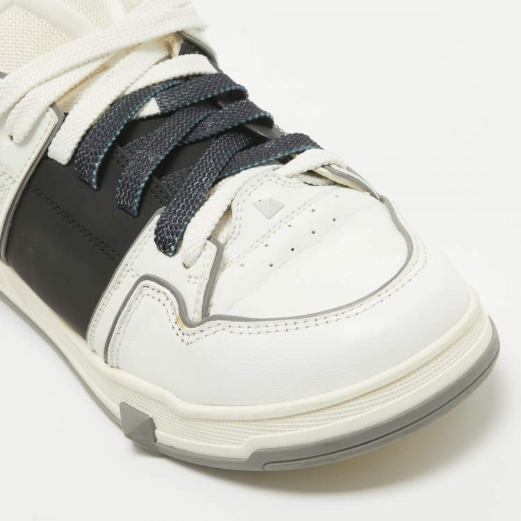 مملوكة مسبقًا Valentino White/Black Leather Rockstud Low Top Sneakers Size 42