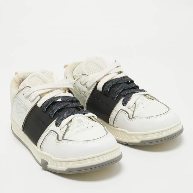 مملوكة مسبقًا Valentino White/Black Leather Rockstud Low Top Sneakers Size 42