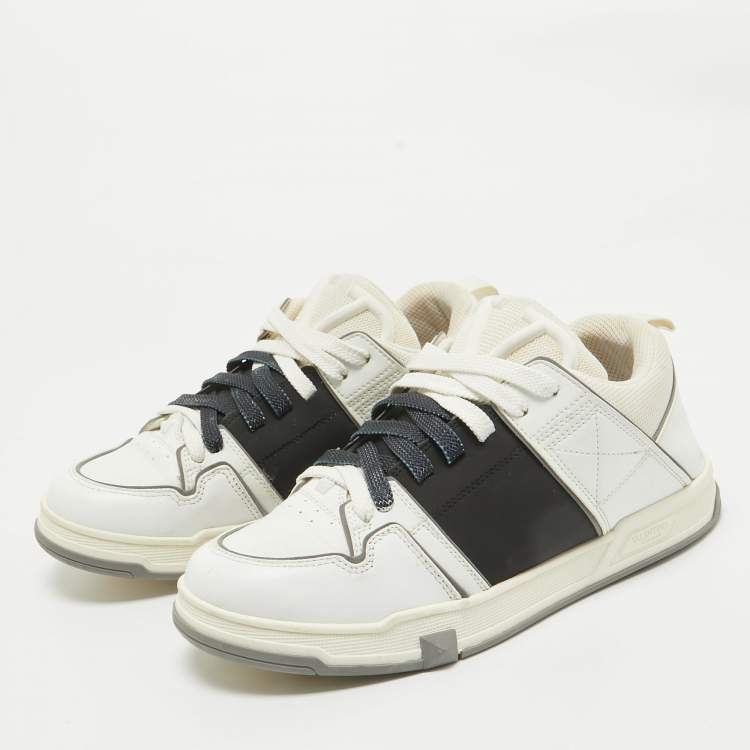 مملوكة مسبقًا Valentino White/Black Leather Rockstud Low Top Sneakers Size 42