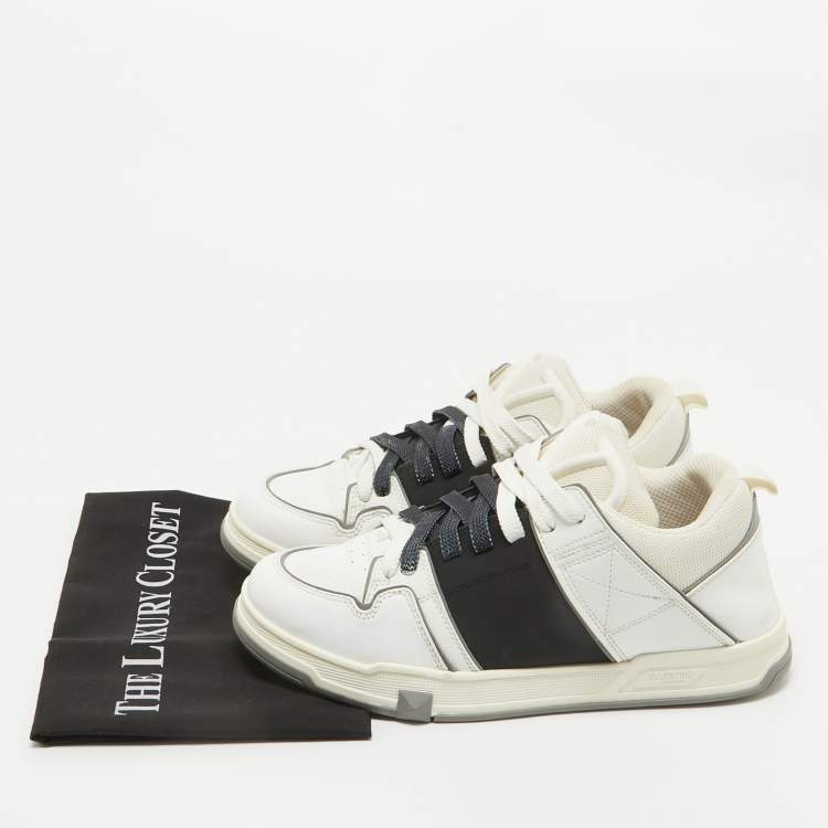 مملوكة مسبقًا Valentino White/Black Leather Rockstud Low Top Sneakers Size 42