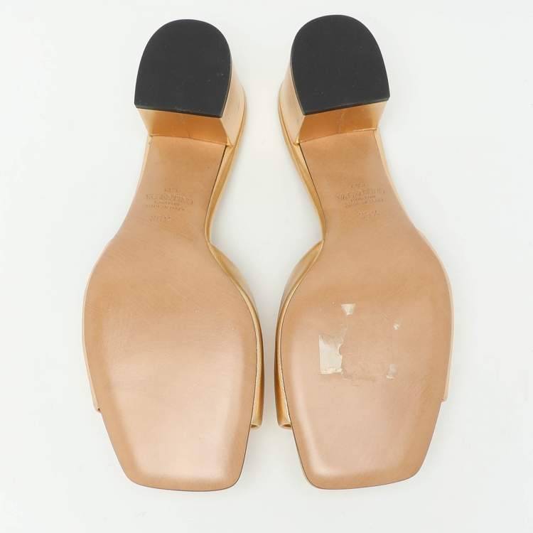 Pre Owned Valentino Gold Leather One Stud Slide Sandals Size 36.5