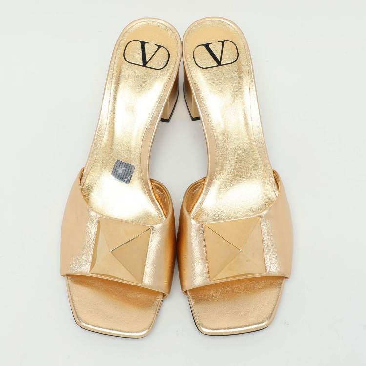 Pre Owned Valentino Gold Leather One Stud Slide Sandals Size 36.5
