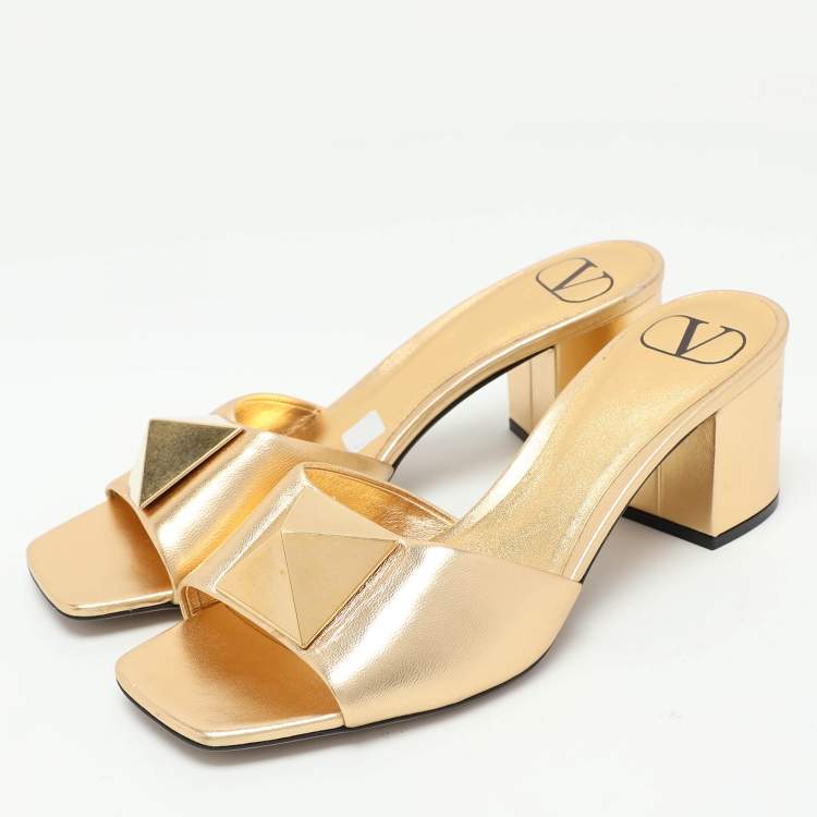 Pre Owned Valentino Gold Leather One Stud Slide Sandals Size 36.5