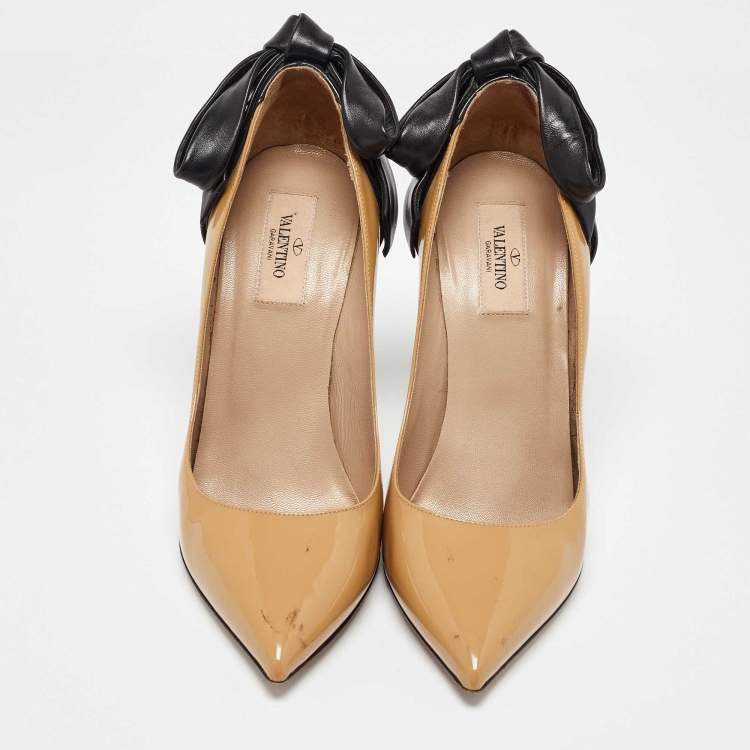 Pre Owned Valentino Beige/Black Leather and Patent Bow Pointed Toe Pumps Size 38.5