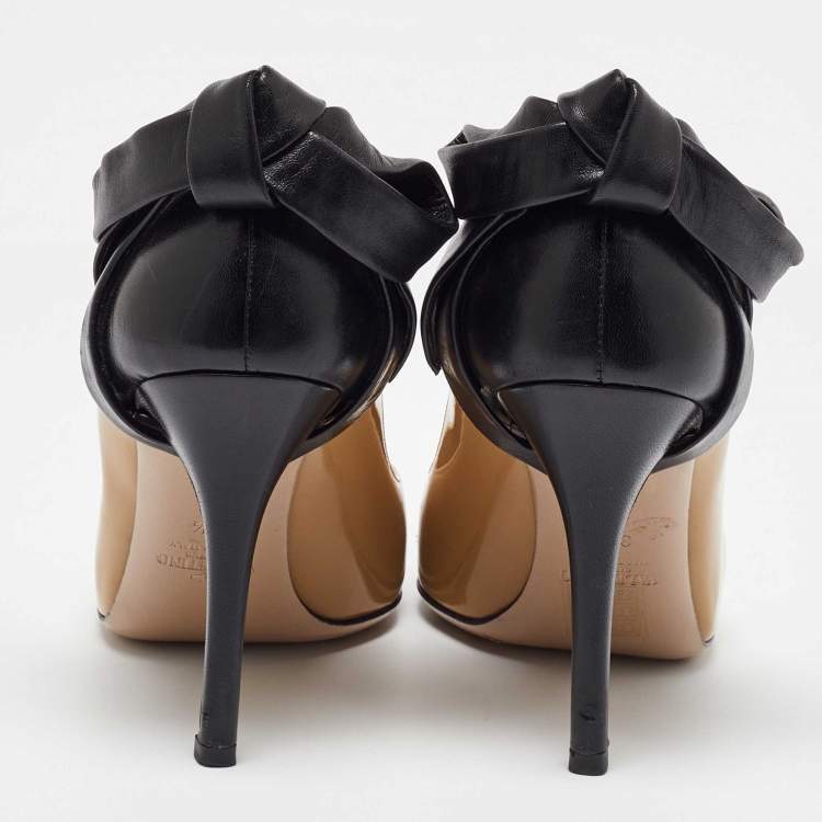 Pre Owned Valentino Beige/Black Leather and Patent Bow Pointed Toe Pumps Size 38.5