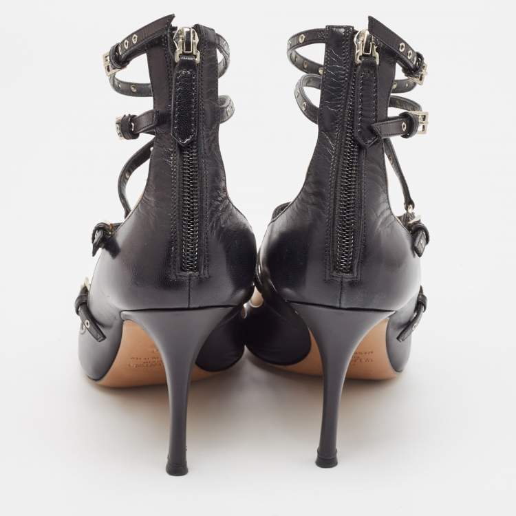 Pre Owned Valentino Black/Beige Leather Rockstud Pumps Size 40