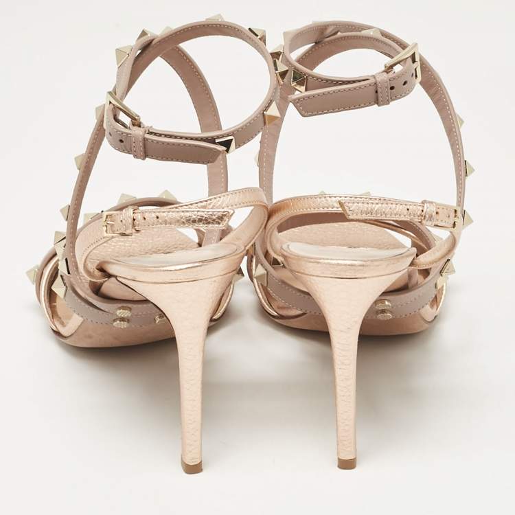 مملوكة مسبقًا Valentino Rose Gold/Dusty Pink Leather Rockstud Slingback Ankle Strap Sandals Size 39
