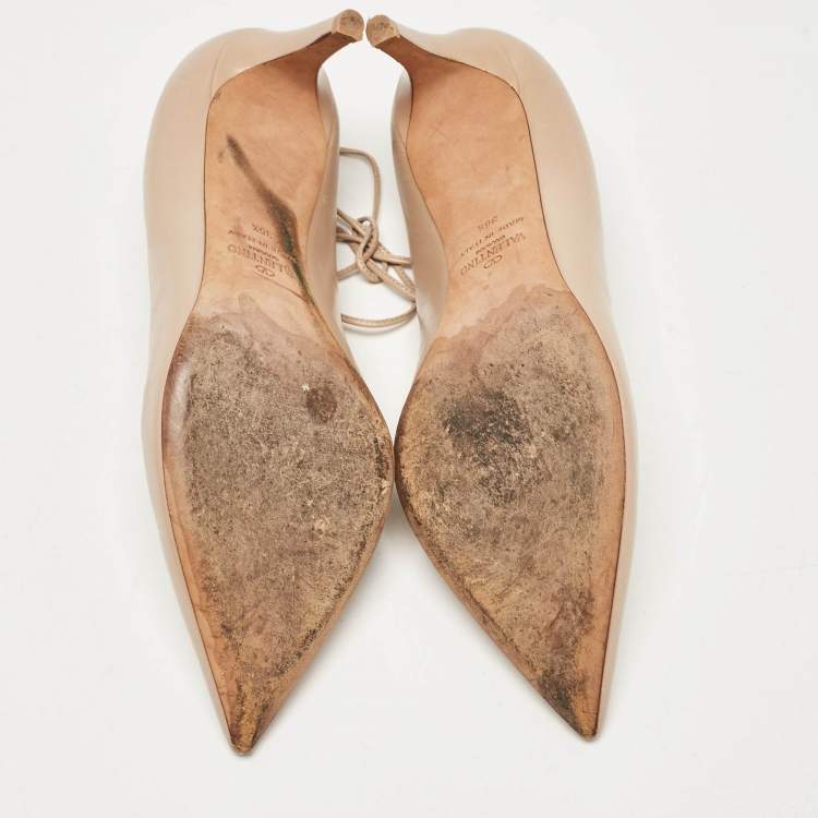 Pre Owned Valentino Beige Leather Rockstud Pumps Size 36.5