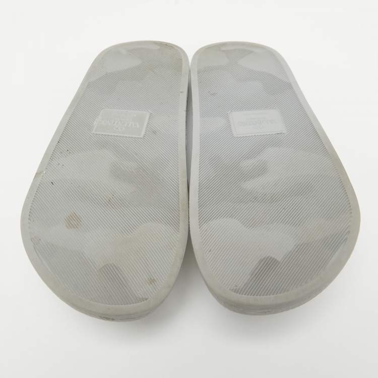 Pre Owned Valentino Grey Rubber VLTN Flat Slides Size 40