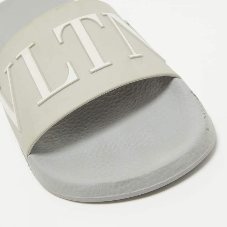 Pre Owned Valentino Grey Rubber VLTN Flat Slides Size 40