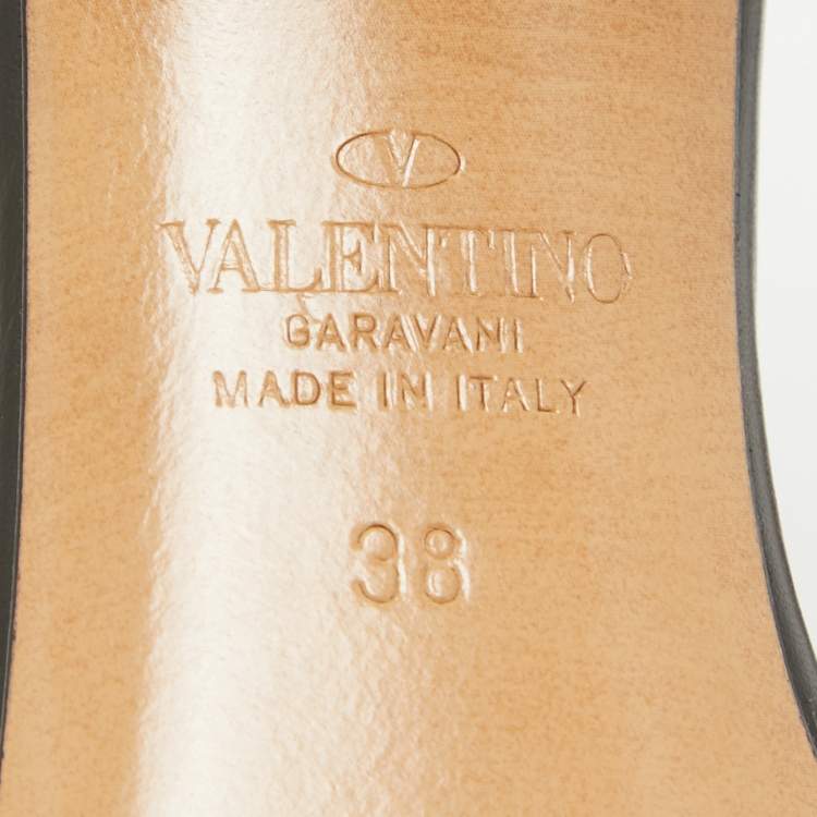 Pre Owned Valentino Black Leather Escape V logo Pumps Size 38