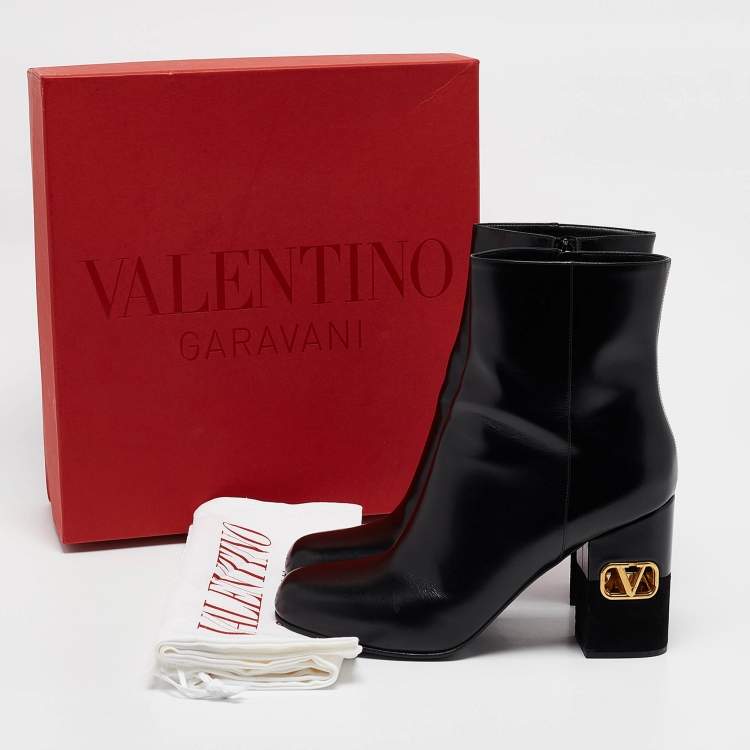 Pre Owned Valentino Black Leather V-logo Ankle Booties Size 41