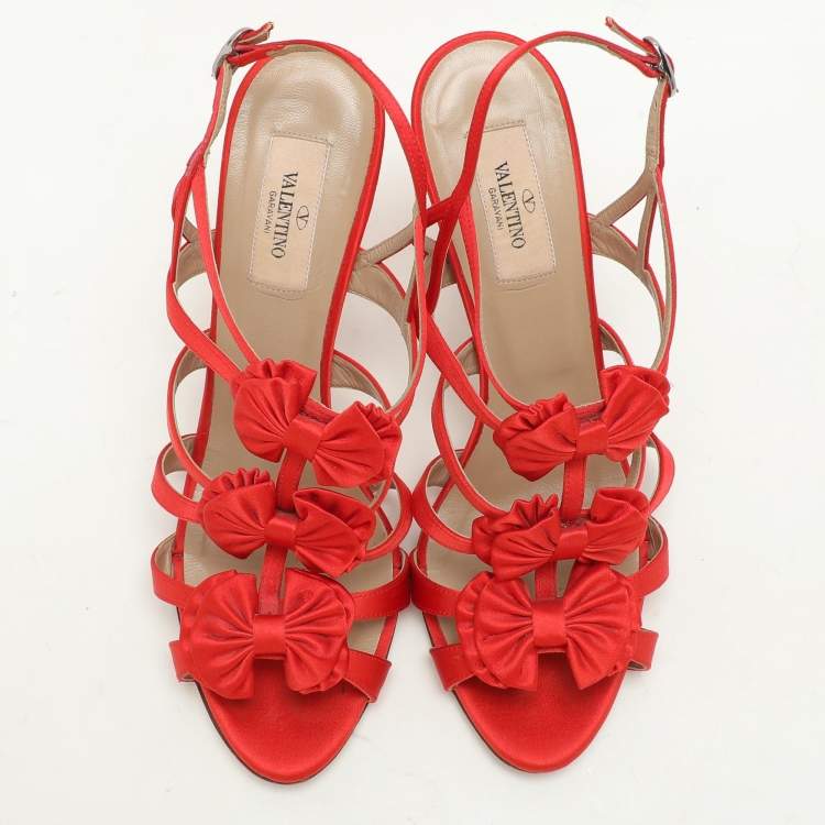 Pre Owned Valentino Red Satin Bow Embellished Slingback Sandals Size 39.5