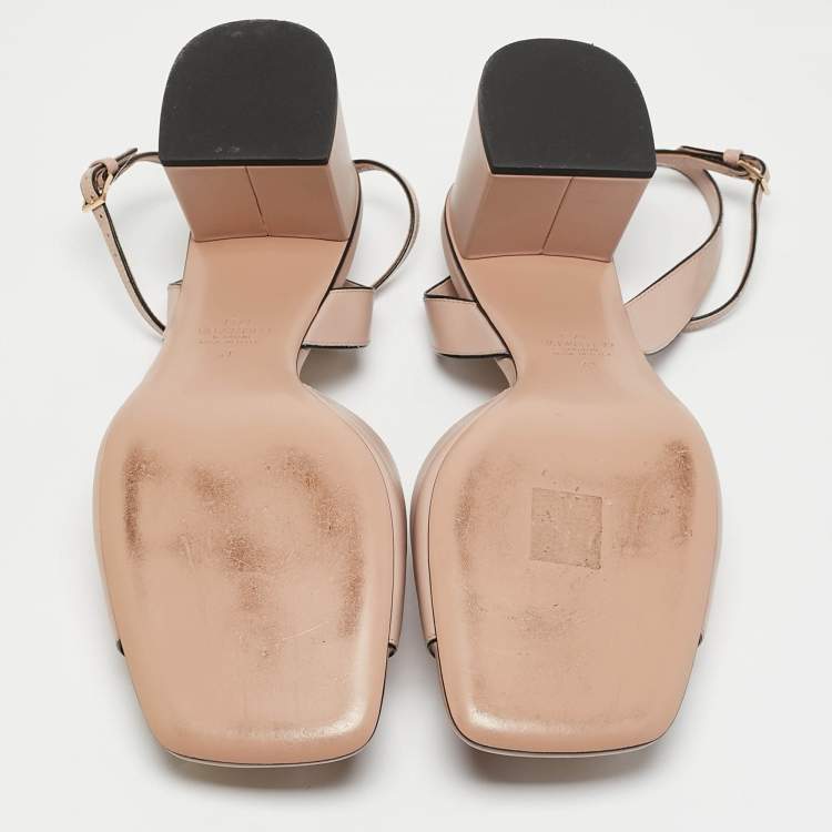 مملوكة مسبقًا Valentino Dusty Pink Leather VLogo Ankle Strap Sandals Size 41