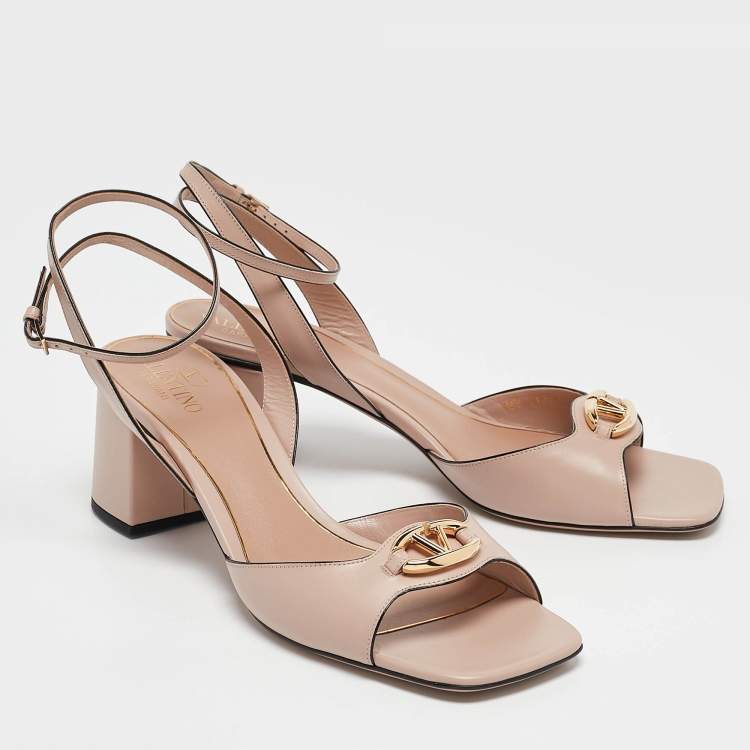 مملوكة مسبقًا Valentino Dusty Pink Leather VLogo Ankle Strap Sandals Size 41