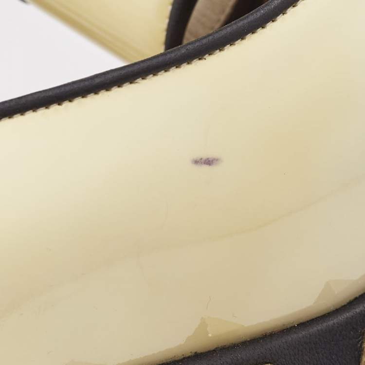 Pre Owned Valentino Cream/Black Patent Leather Wooden Platform Rockstud Pumps Size 39