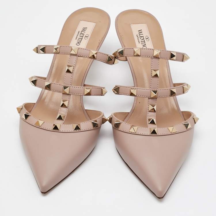 Pre Owned Valentino Beige Leather Rockstud Pointed Toe Mules Size 39.5