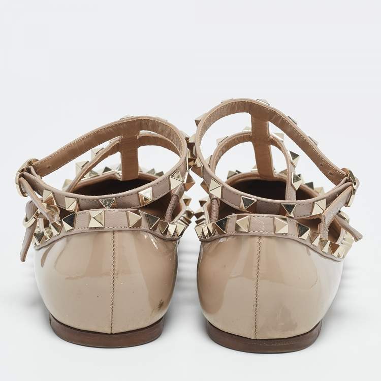 Pre Owned Valentino Beige Patent Leather Rockstud Caged Ankle Strap Ballet Flats Size 38.5
