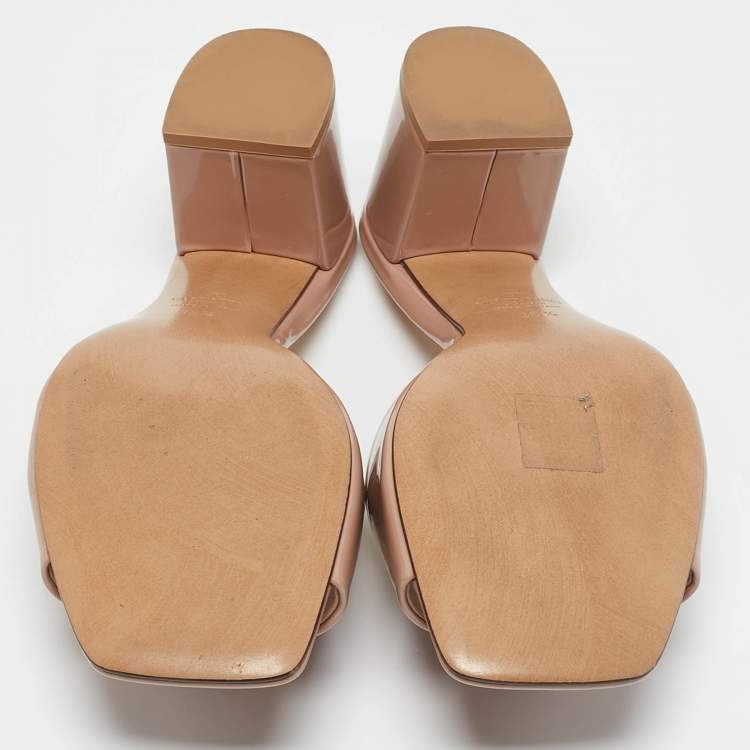 Pre Owned Valentino Beige Patent One Stud Slide Sandals Size 36.5