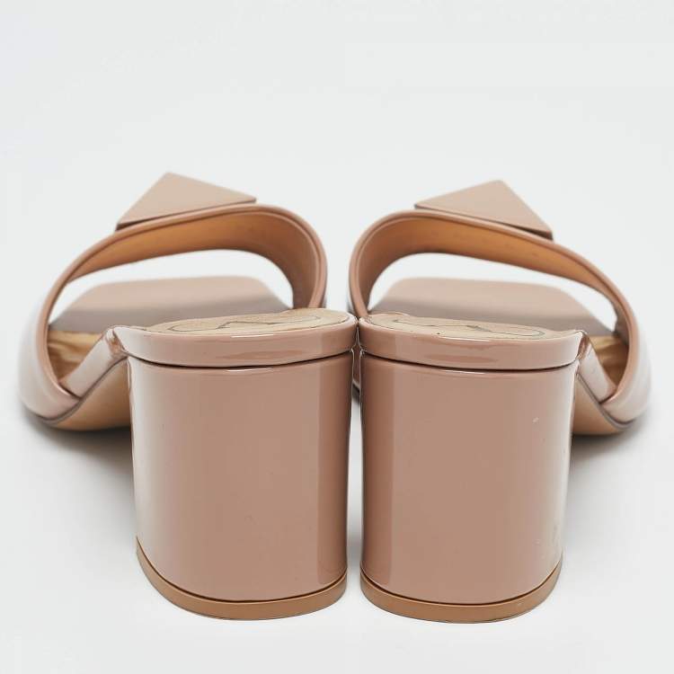 Pre Owned Valentino Beige Patent One Stud Slide Sandals Size 36.5