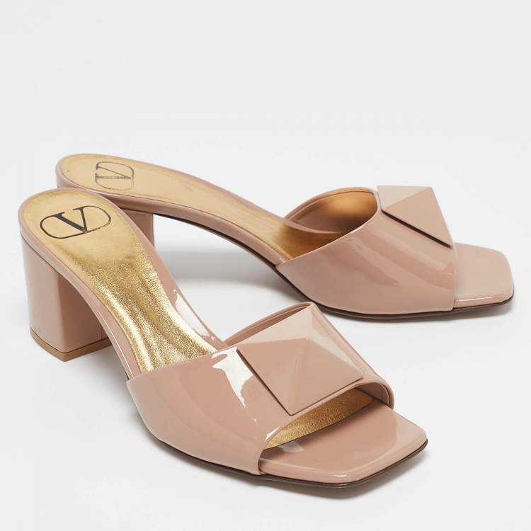 Pre Owned Valentino Beige Patent One Stud Slide Sandals Size 36.5