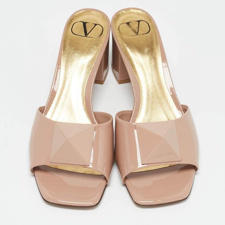 Pre Owned Valentino Beige Patent One Stud Slide Sandals Size 36.5