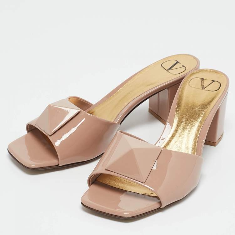 Pre Owned Valentino Beige Patent One Stud Slide Sandals Size 36.5