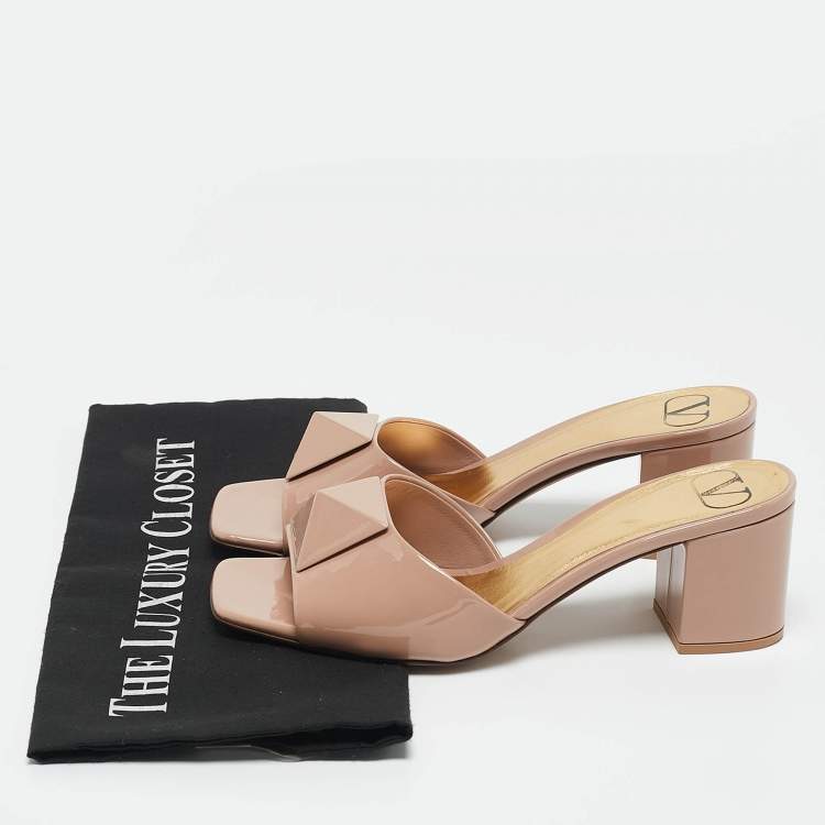 Pre Owned Valentino Beige Patent One Stud Slide Sandals Size 36.5