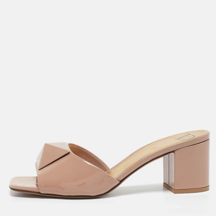 Pre Owned Valentino Beige Patent One Stud Slide Sandals Size 36.5