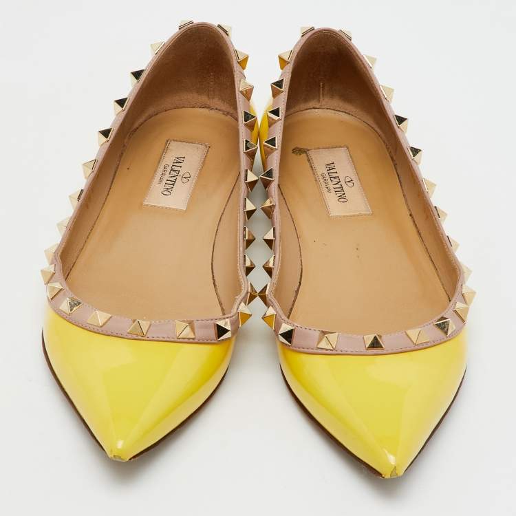 Pre Owned Valentino Yellow/Beige Patent Leather Rockstud Pointed Toe Ballet Flats Size 37