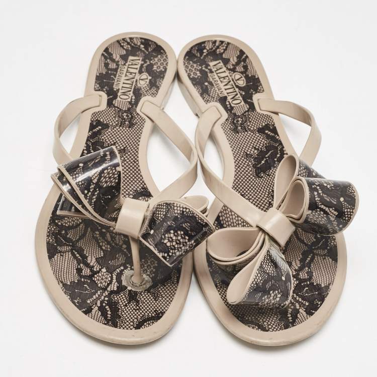 Pre Owned Valentino Beige/Black PVC and Mesh Print Thong Flat Sandals Size 40