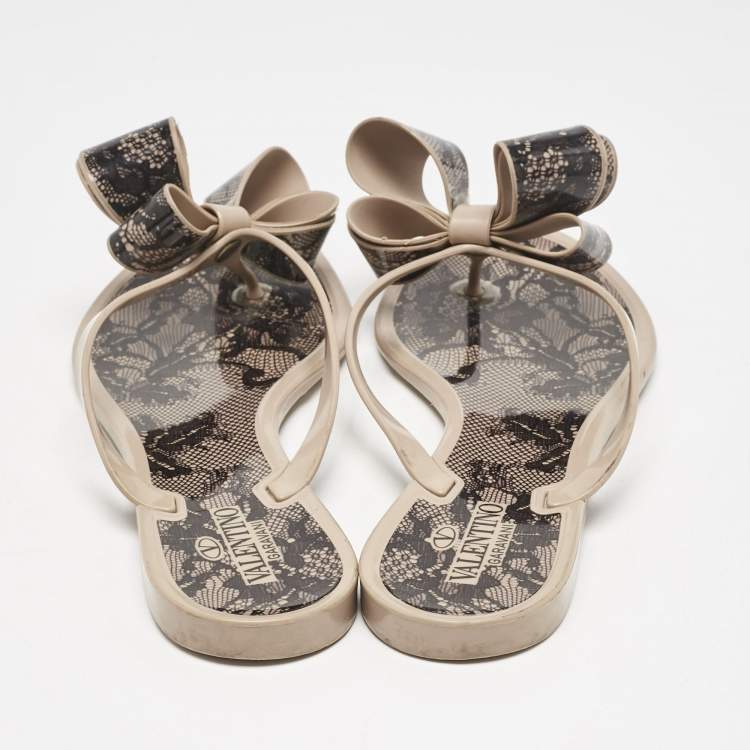 Pre Owned Valentino Beige/Black PVC and Mesh Print Thong Flat Sandals Size 40