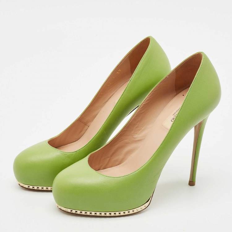 Pre Owned Valentino Green Leather Rockstud Platform Pumps Size 37