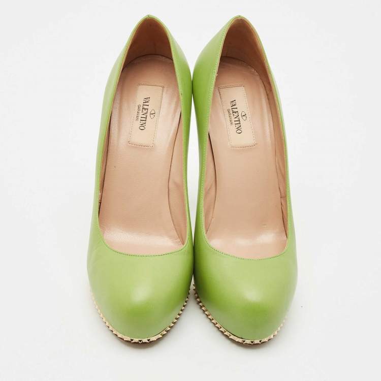 Pre Owned Valentino Green Leather Rockstud Platform Pumps Size 37