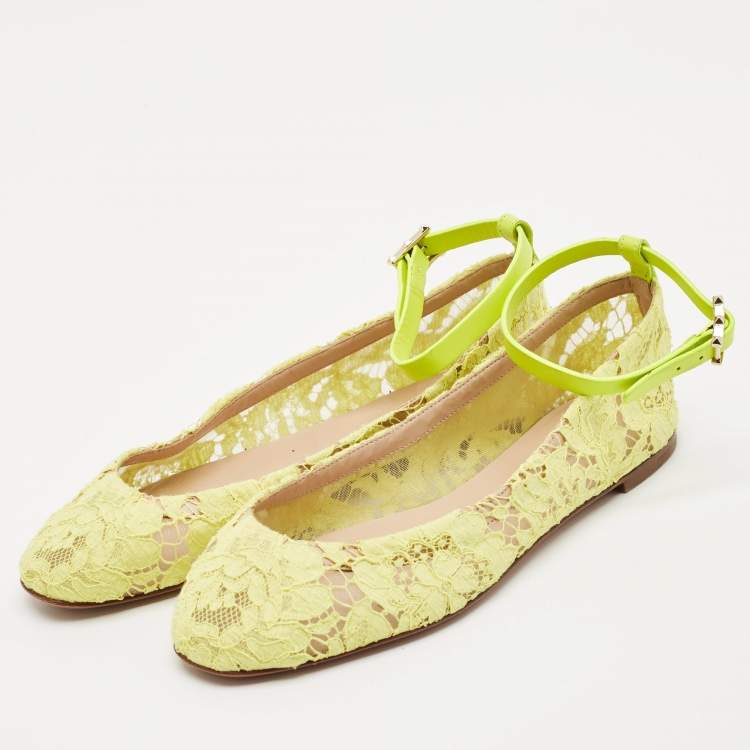 Pre Owned Valentino Neon Yellow Lace and Leather Ankle Strap Ballet Flats Size 39