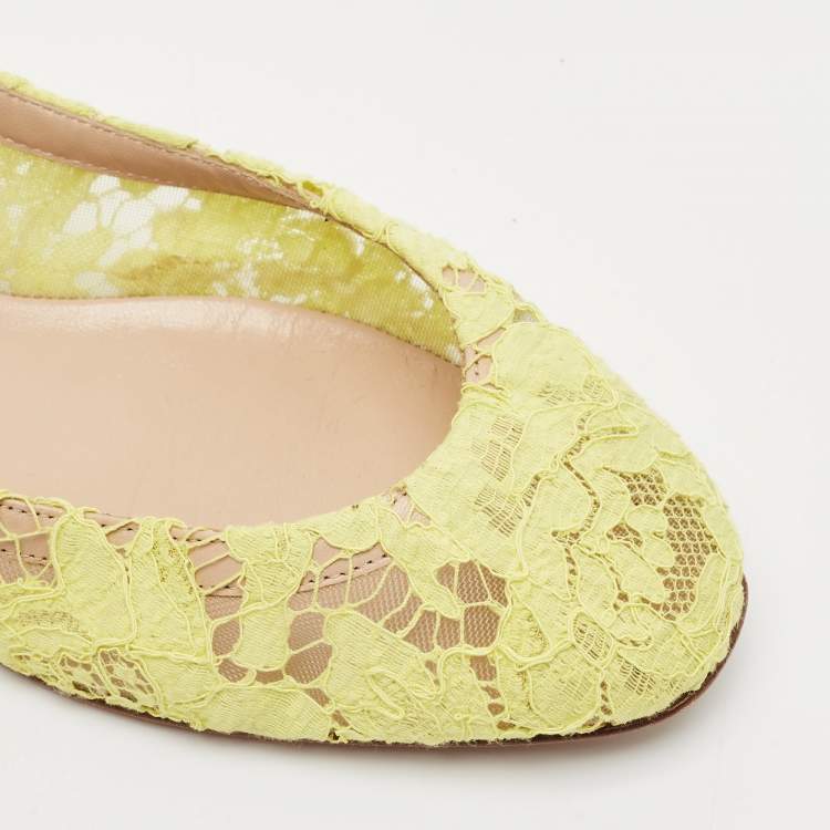 Pre Owned Valentino Neon Yellow Lace and Leather Ankle Strap Ballet Flats Size 39