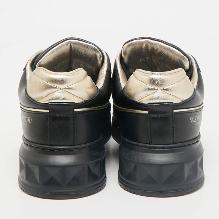 Pre Owned Valentino Black Leather One Stud  Sneakers Size 38.5