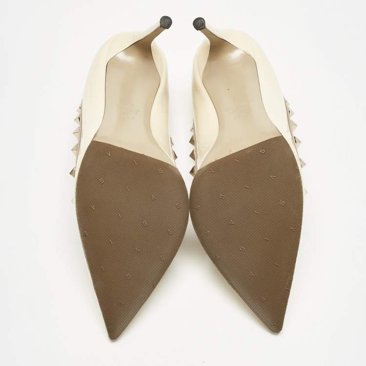 Pre Owned Valentino Cream/Beige Patent Leather Rockstud Pointed Toe Pumps Size 39.5