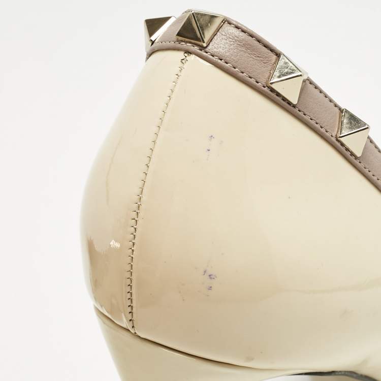 Pre Owned Valentino Cream/Beige Patent Leather Rockstud Pointed Toe Pumps Size 39.5