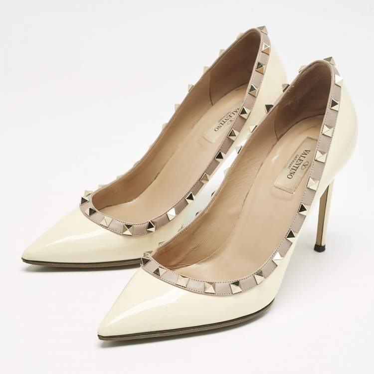 Pre Owned Valentino Cream/Beige Patent Leather Rockstud Pointed Toe Pumps Size 39.5