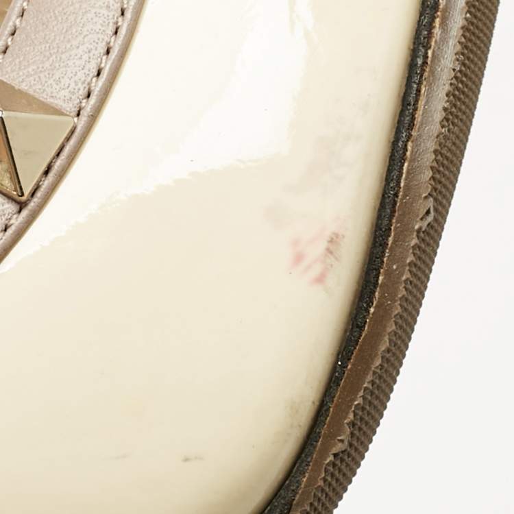 Pre Owned Valentino Cream/Beige Patent Leather Rockstud Pointed Toe Pumps Size 39.5