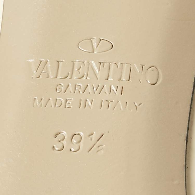 Pre Owned Valentino Cream/Beige Patent Leather Rockstud Pointed Toe Pumps Size 39.5