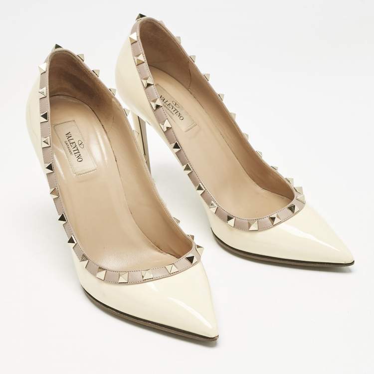 Pre Owned Valentino Cream/Beige Patent Leather Rockstud Pointed Toe Pumps Size 39.5