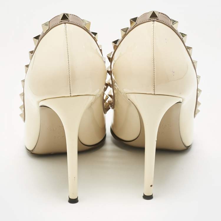 Pre Owned Valentino Cream/Beige Patent Leather Rockstud Pointed Toe Pumps Size 39.5