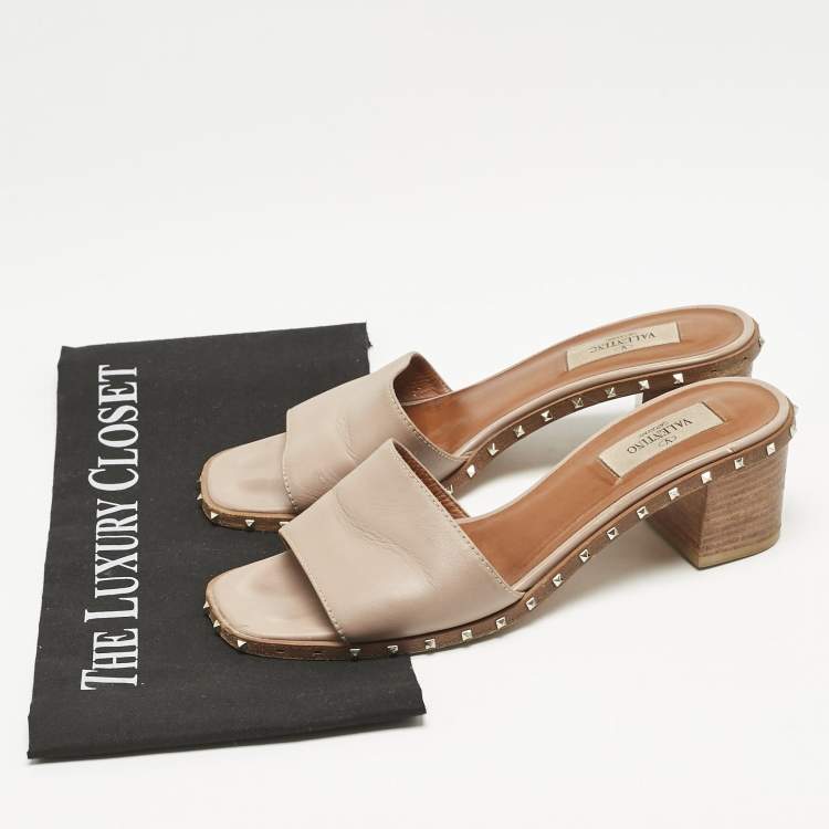 Pre Owned Valentino Beige Leather Rockstud Slide Sandals Size 37.5