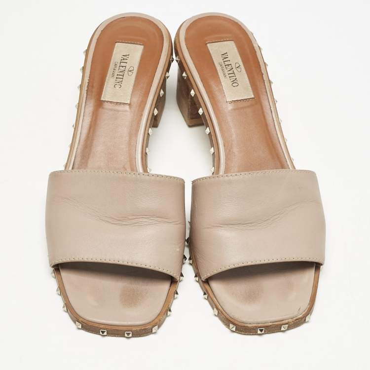Pre Owned Valentino Beige Leather Rockstud Slide Sandals Size 37.5