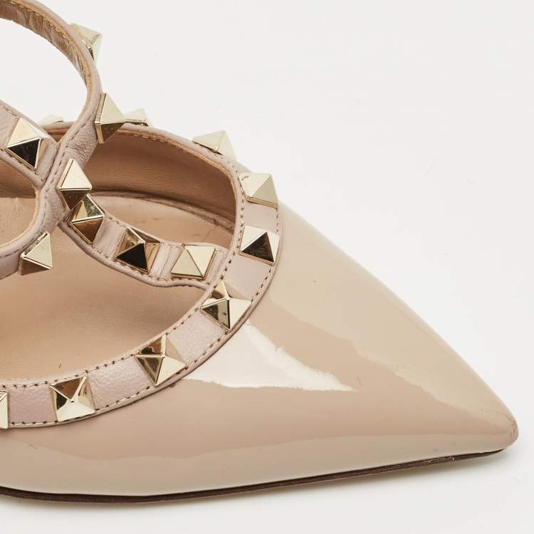 مملوكة مسبقًا Valentino Beige Patent Leather and Leather Rockstud Caged Ankle Strap Pumps Size 38.5