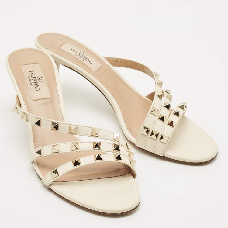 Pre Owned Valentino Light Cream Leather Rockstud Slide Sandals Size 38