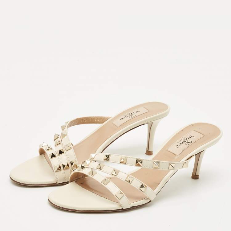 Pre Owned Valentino Light Cream Leather Rockstud Slide Sandals Size 38