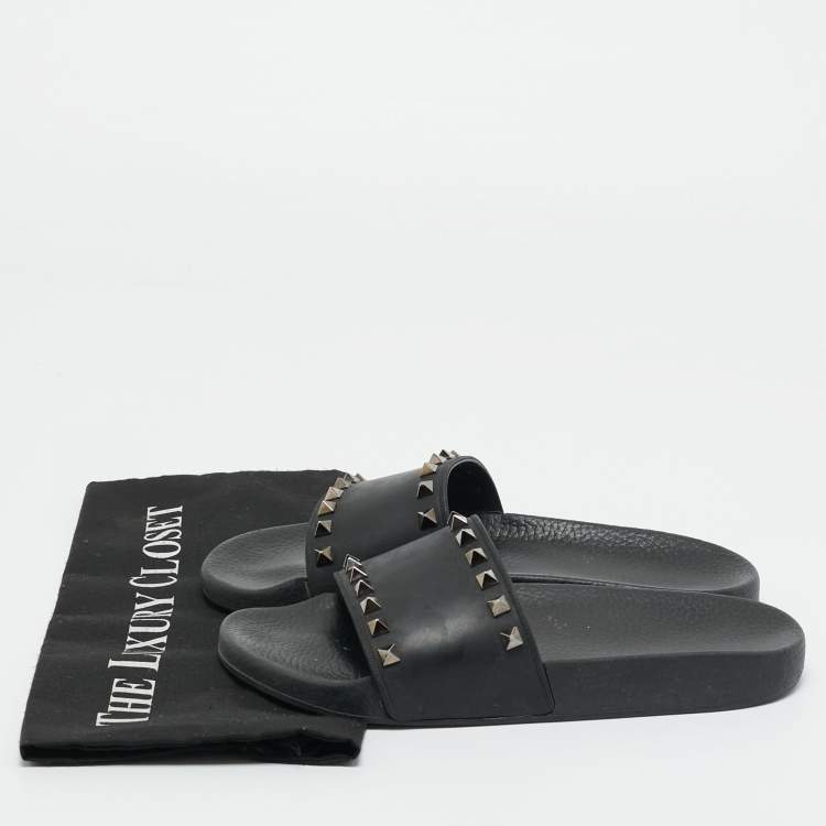 Pre Owned Valentino Black Rubber Rockstud Pool Slides Size 38